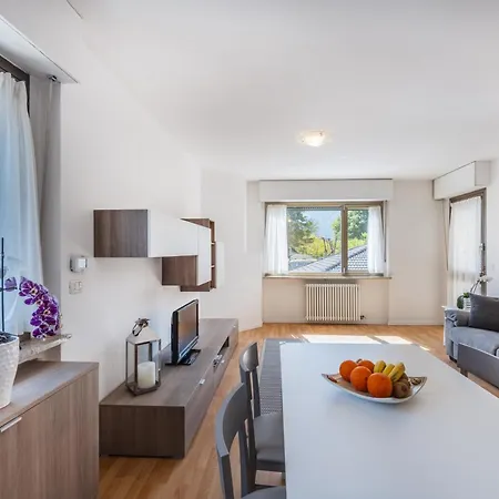 Riviera Beach House * Calceranica al Lago