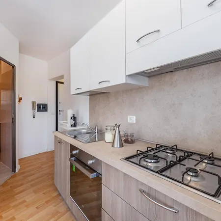 Apartment Riviera Beach House Calceranica al Lago