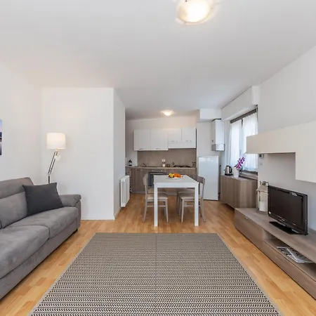 Riviera Beach House * Calceranica al Lago